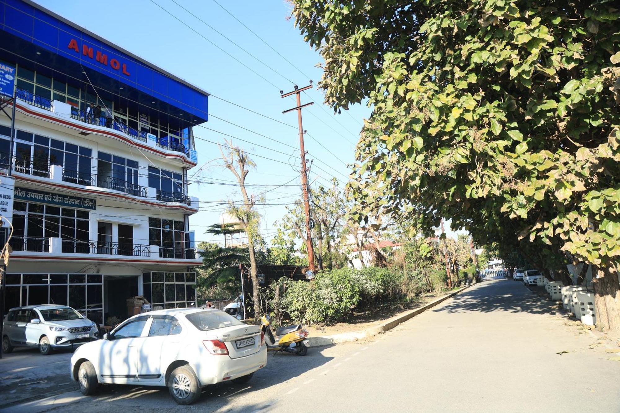 Anmol Residency Dehradun Hotell Exteriör bild